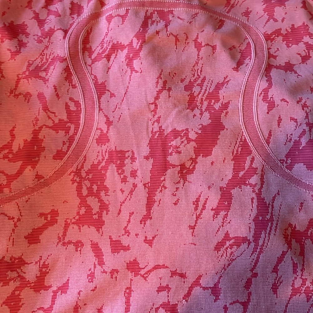 NWOT Lululemon Pink Patterned Women's Tank Top.  Size Large. - Picture 4 of 4